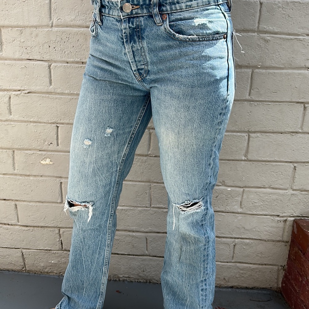 Zara jeans size 6 is US